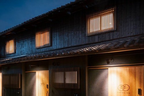 ＣＯＮＴＥＸＴＥＤ　－　建築とアートを楽しむ、一棟貸し宿　＾