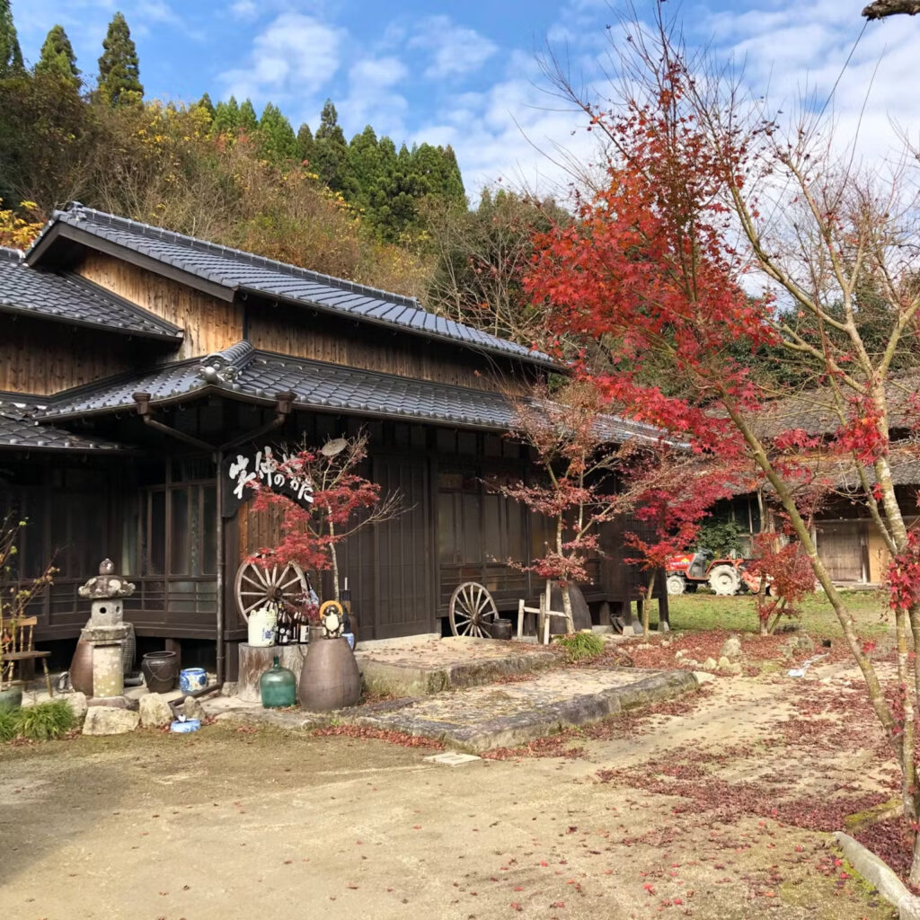 里山にたたづむ古民家　＾