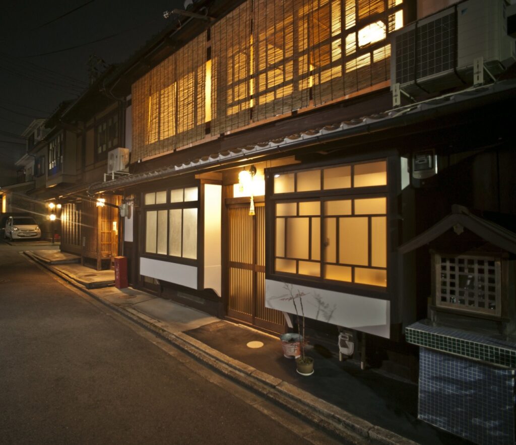 京町家の一棟貸しの宿　「京の宿　柚」　＾