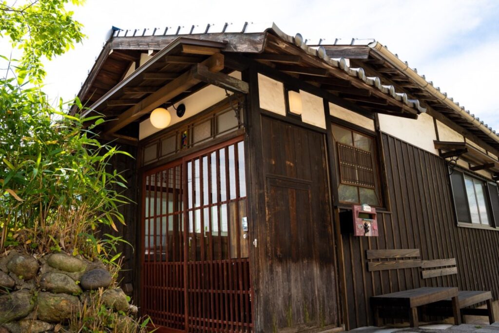 御舟宿（旧：崖の上の宿　鞆猫庵）