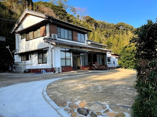 一棟貸しゲストハウス　ＩＫＩ　ＨＯＵＳＥ　ＴＳＵＲＵＫＩＦＵＲＥ　壱岐ハウス鶴亀触　＾