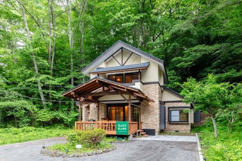 ＢＡＳＥ　ＣＡＭＰ　ＫＩＴＡ－ＫＡＲＵＩＺＡＷＡ／民泊