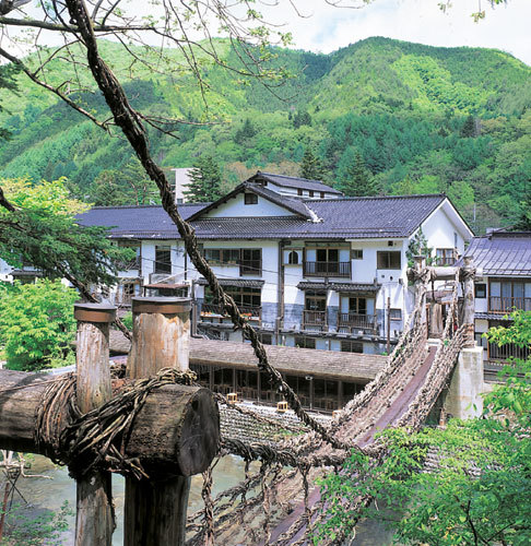 湯西川温泉　本家伴久　～時空を渡るかずら橋～