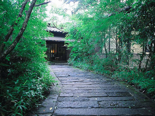 小田温泉　静寂な森の宿　山しのぶ